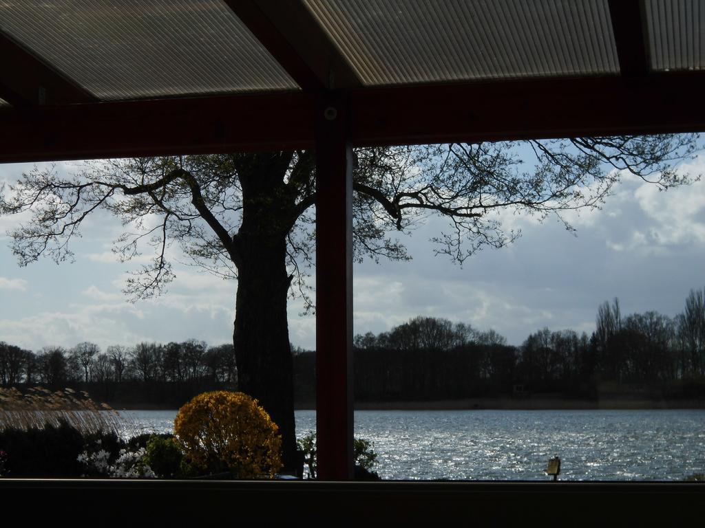Bungalow Idylle Am See Neuruppin Exterior foto